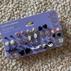 Claire’s earrings set